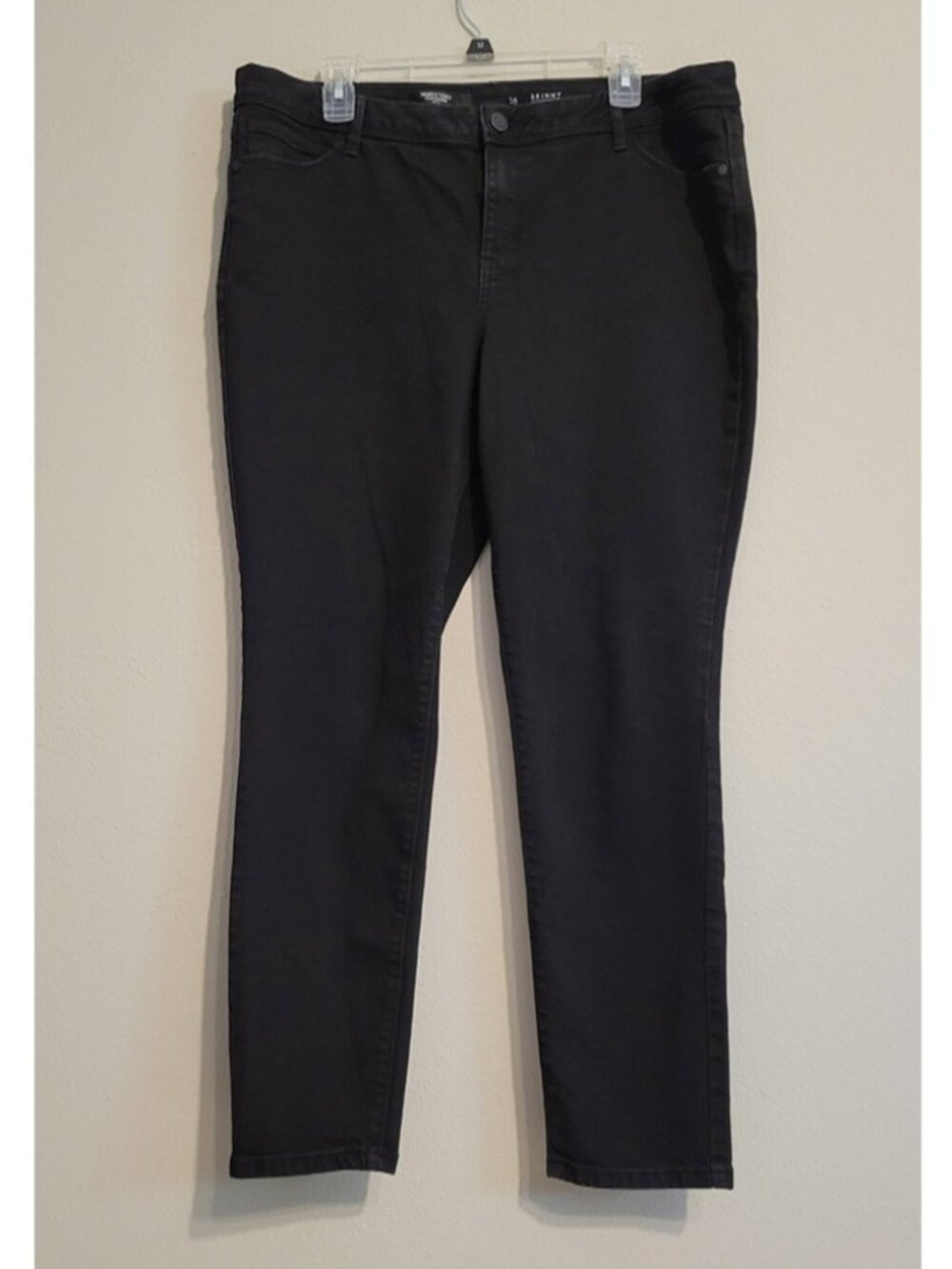 Vera Wang SIMPLY VERA Skinny leg BLACK JEANS size 16